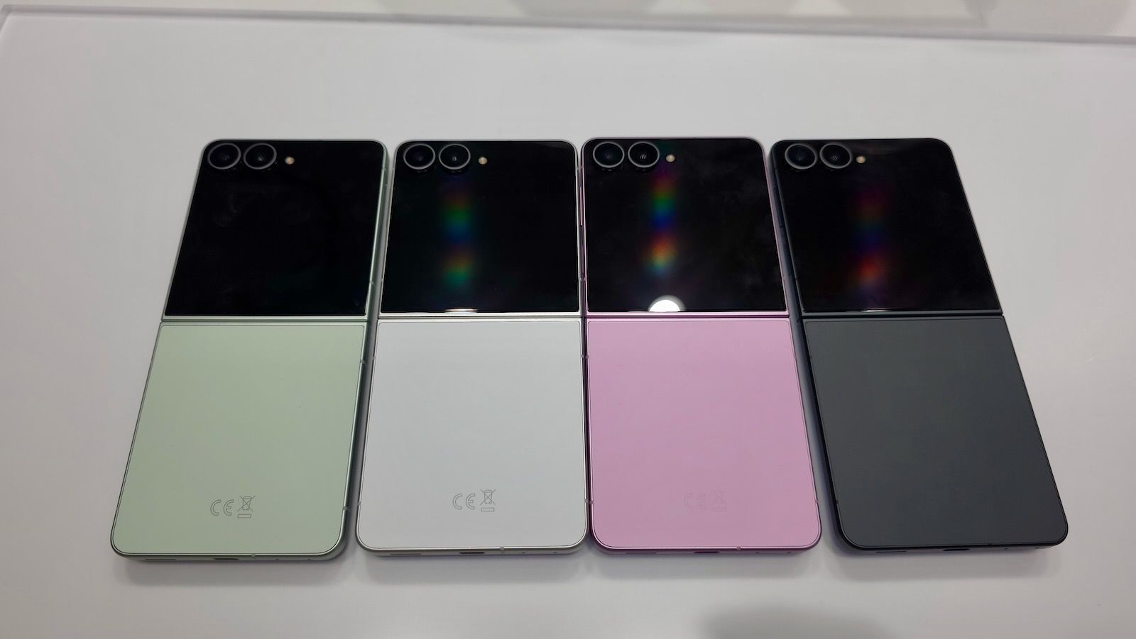 Samsung Galaxy Z Flip8 oficiálne: Tenšie telo, 50 MP fotoaparát a vylepšený displej