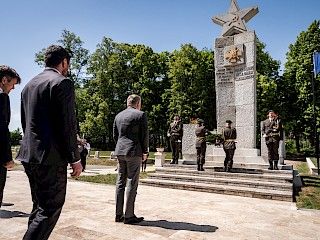 R. Fico: Vojenské cintoríny nemôžu byť len mauzóleami, ale živou pripomienkou slobody