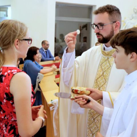 Novokňaz Jakub Jurkovič slávil v Senici primičnú svätú omšu