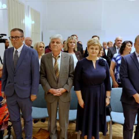 Slávnostné zastupiteľstvo vzdalo poctu Jánovi Petrovi a Miloslavovi Chomovi