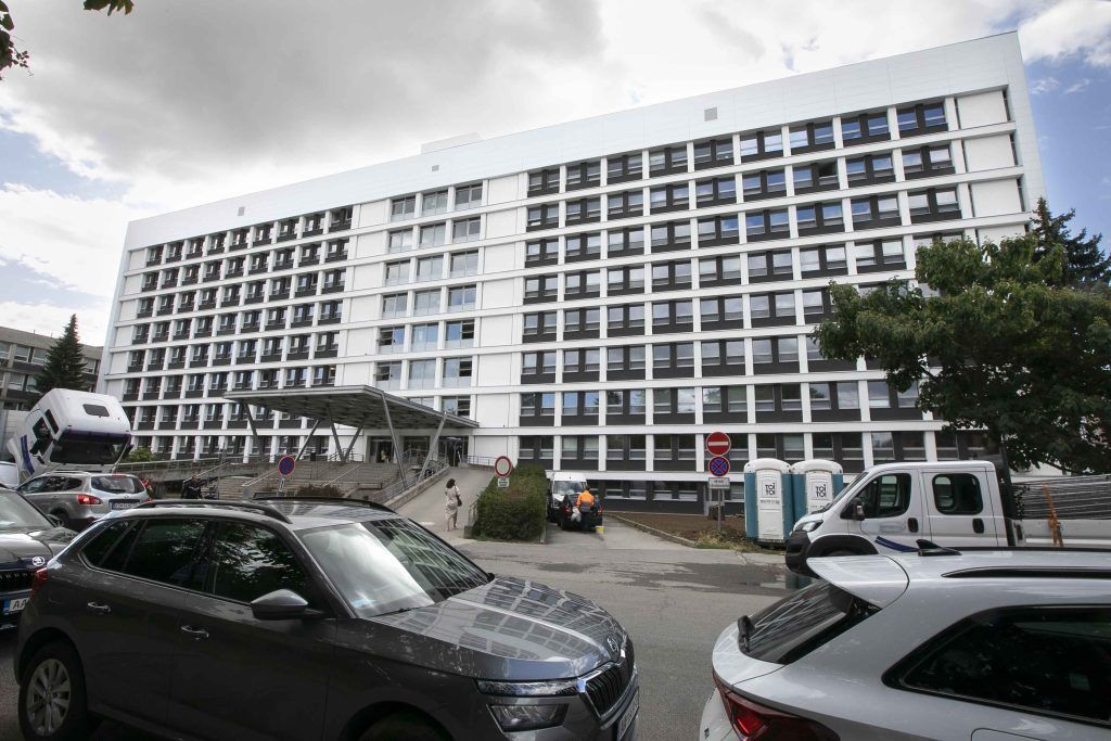 UNLP získala modernejšie a energeticky úspornejšie priestory. Obnova chirurgického monobloku je výsledkom spolupráce rezortov