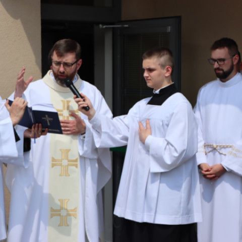 Novokňaz Jakub Jurkovič slávil v Senici primičnú svätú omšu