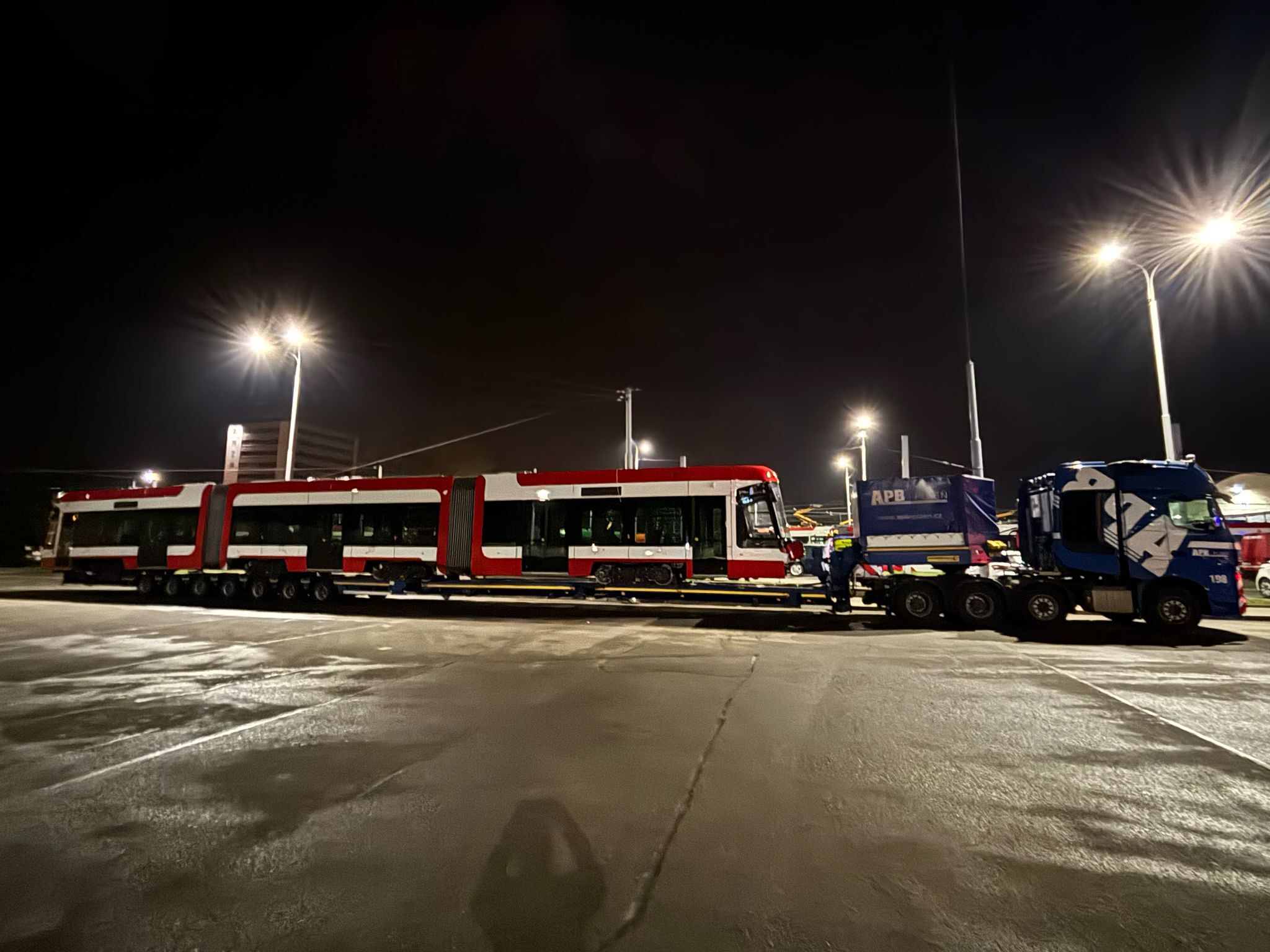 Do Brna dorazila první z patnácti nových tramvají Škoda ForCity Smart 45T