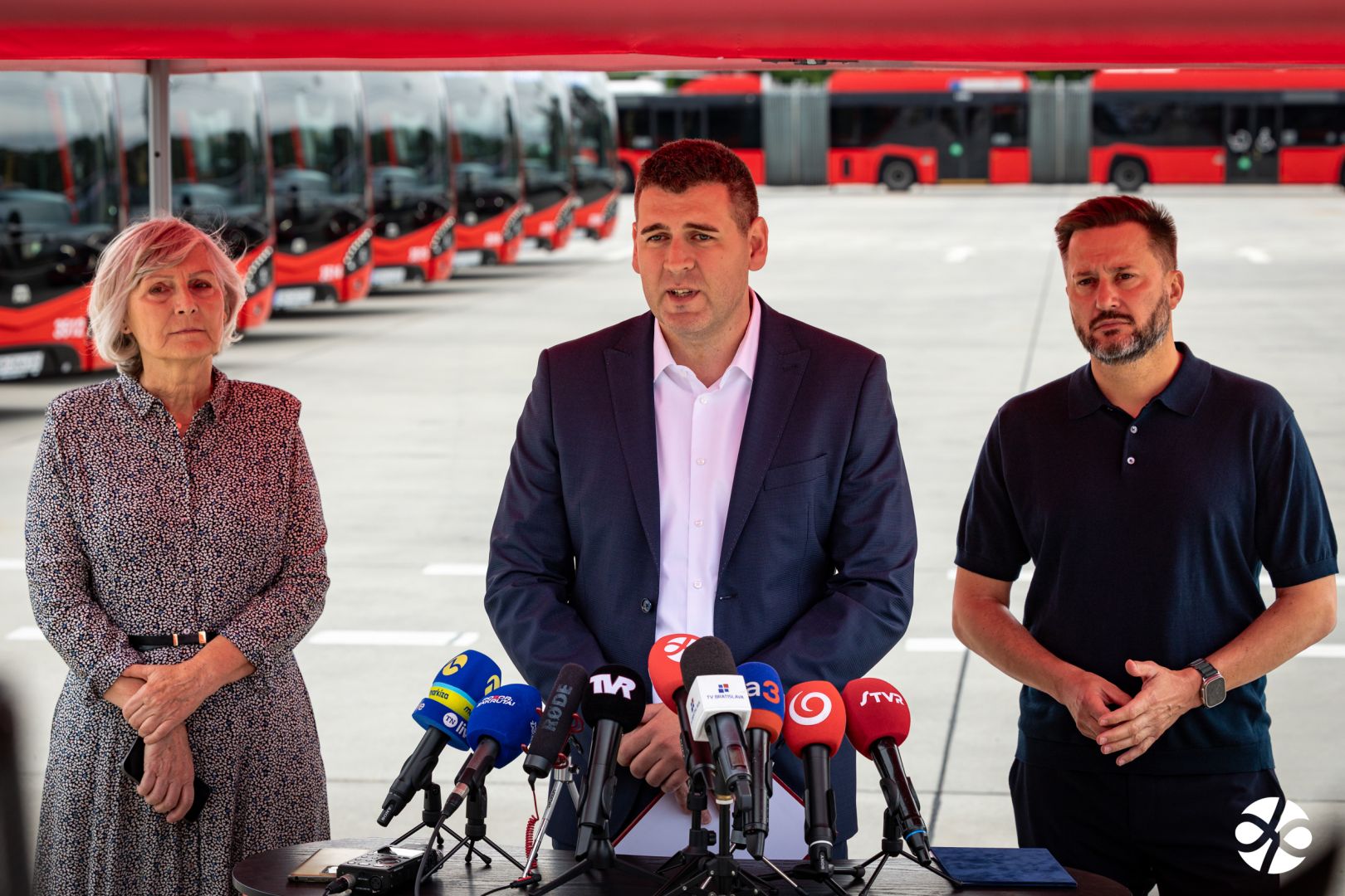 Masívna obnova vozidlového parku pokračuje: Dopravný podnik Bratislava nasadil do premávky osemnásť nových autobusov
