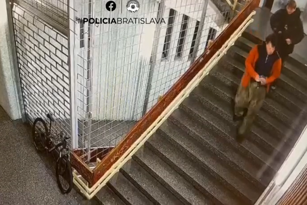 Polícia zaistila podozrivú detskú výživu v predajni v Dunajskej Strede. Odovzdala ju na preskúmanie
