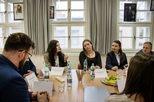 Okrúhly stôl: Budúcnosť mladých a príležitosti v EÚ