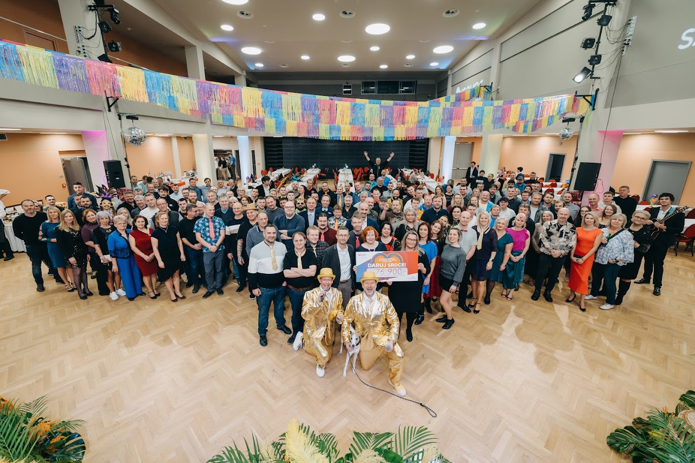 SKUPINA SAINT-GOBAIN A JEJÍ ZAMĚSTNANCI SPOJILI SÍLY A VYBRALI PŘES PŮL MILIONU KORUN