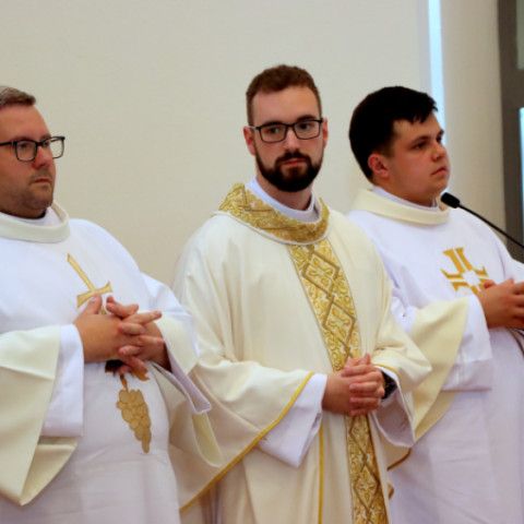 Novokňaz Jakub Jurkovič slávil v Senici primičnú svätú omšu