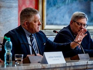 Predseda vlády SR Robert Fico diskutoval so študentmi v Ružomberku