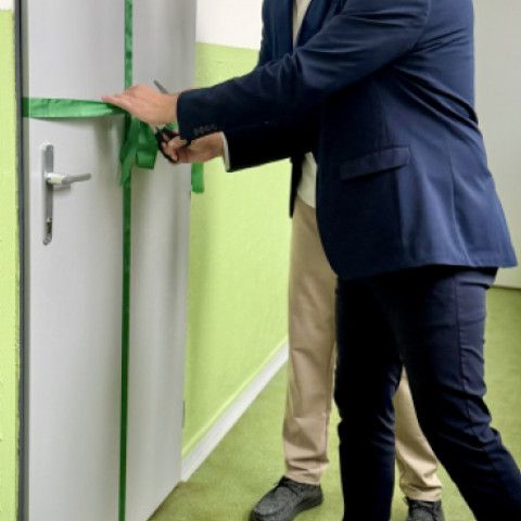 Žiaci na „jednotke“ sa učia chémiu a fyziku v novej modernej učebni