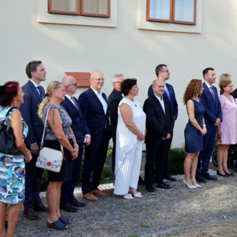 Slávnostné zastupiteľstvo vzdalo poctu Jánovi Petrovi a Miloslavovi Chomovi