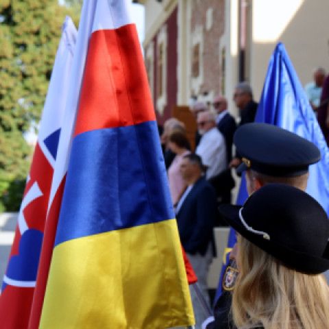 Slávnostné zastupiteľstvo vzdalo poctu Jánovi Petrovi a Miloslavovi Chomovi