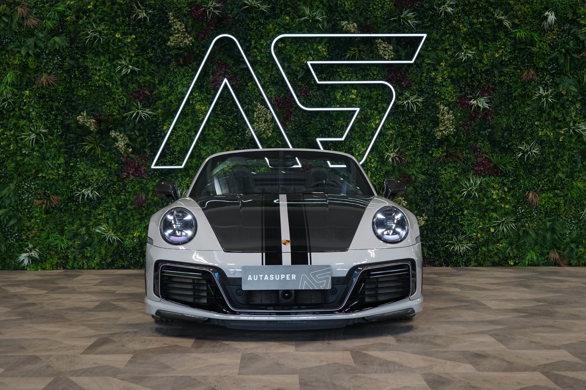 Porsche 911 Turbo S (992) od TechArt: Když brutální rychlost nestačí