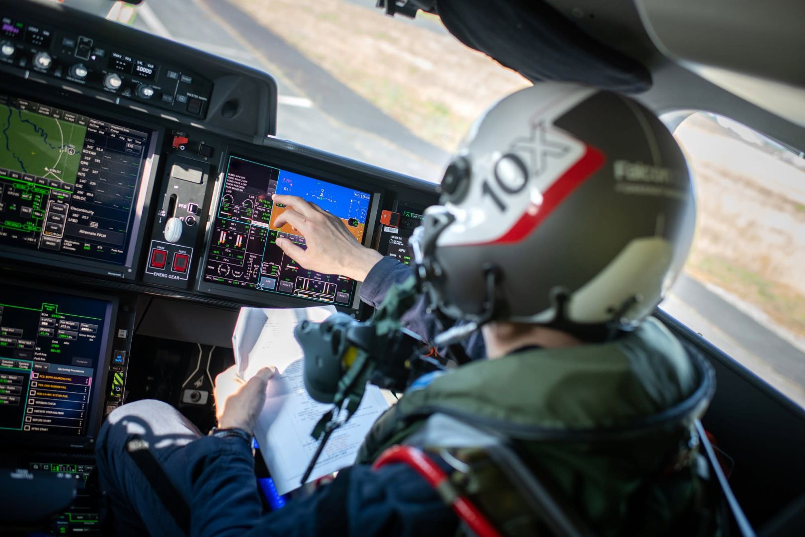 Le Falcon 10X réalise son premier vol