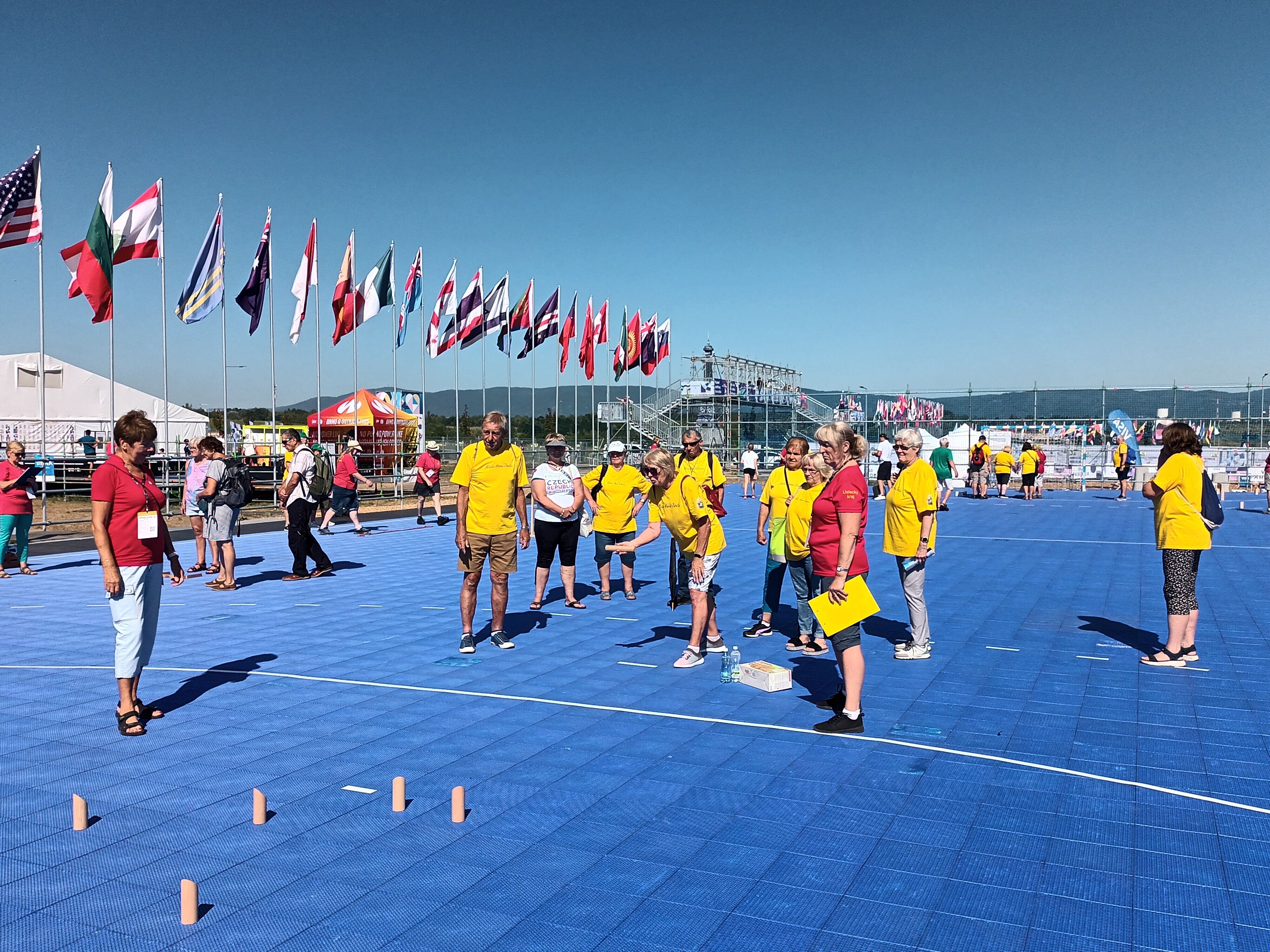 Olympijský festival U Jezera Most přivítal seniory na dni plném sportu a zábavy