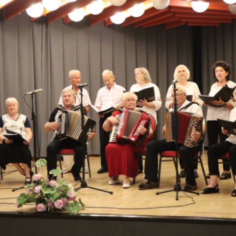 Súbory seniorov sa opäť stretli na pódiu