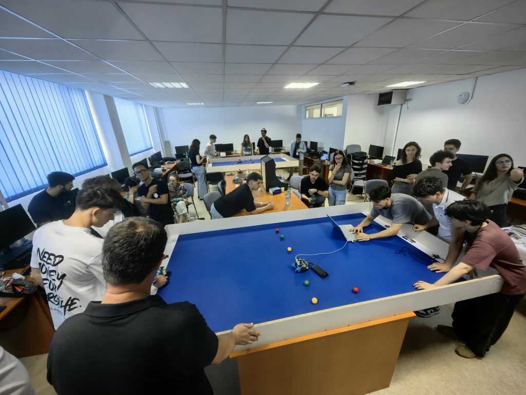 Une équipe d’étudiants du BUT GEII (Génie Électrique et Informatique Industrielle) de l’université de Poitiers remporte le challenge européen RoboCam 2026