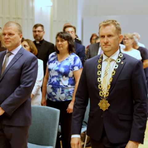Slávnostné zastupiteľstvo vzdalo poctu Jánovi Petrovi a Miloslavovi Chomovi