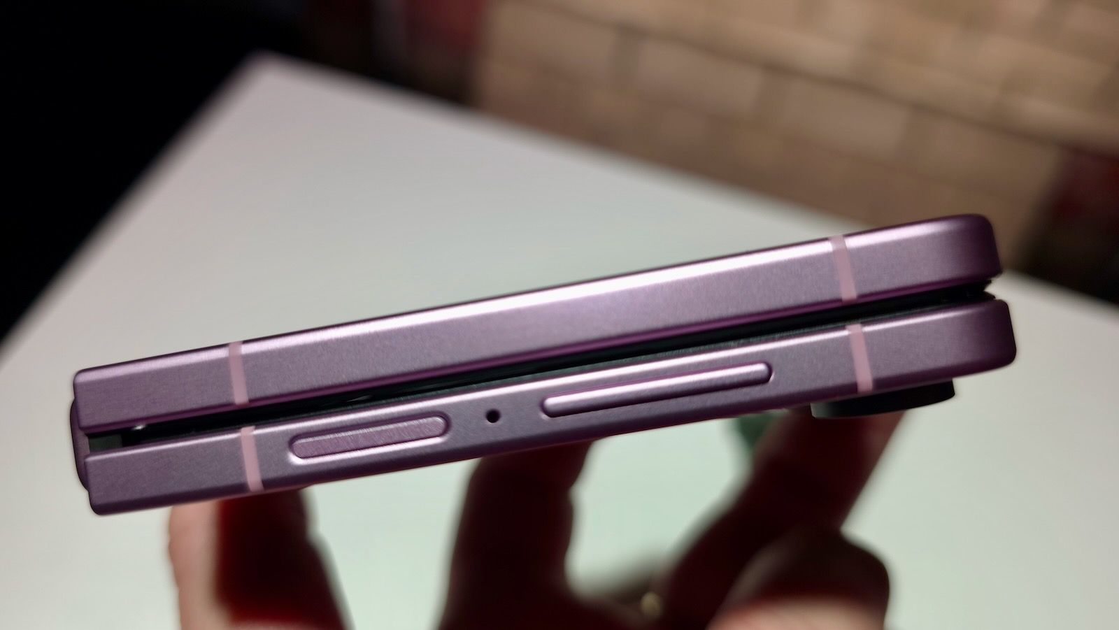 Samsung Galaxy Z Flip8 oficiálne: Tenšie telo, 50 MP fotoaparát a vylepšený displej