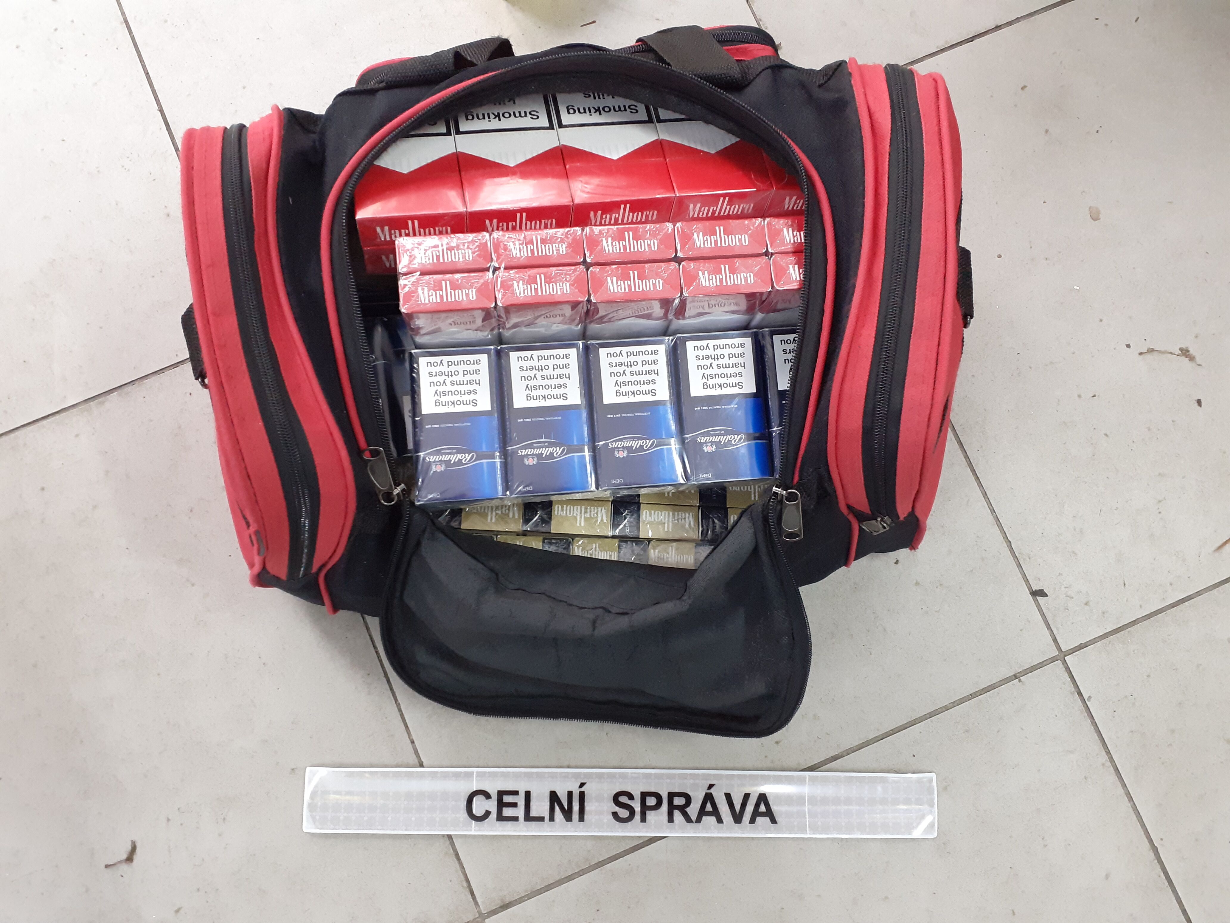 Neznačené cigarety, zahřívaný tabák i náplně do elektronických cigaret