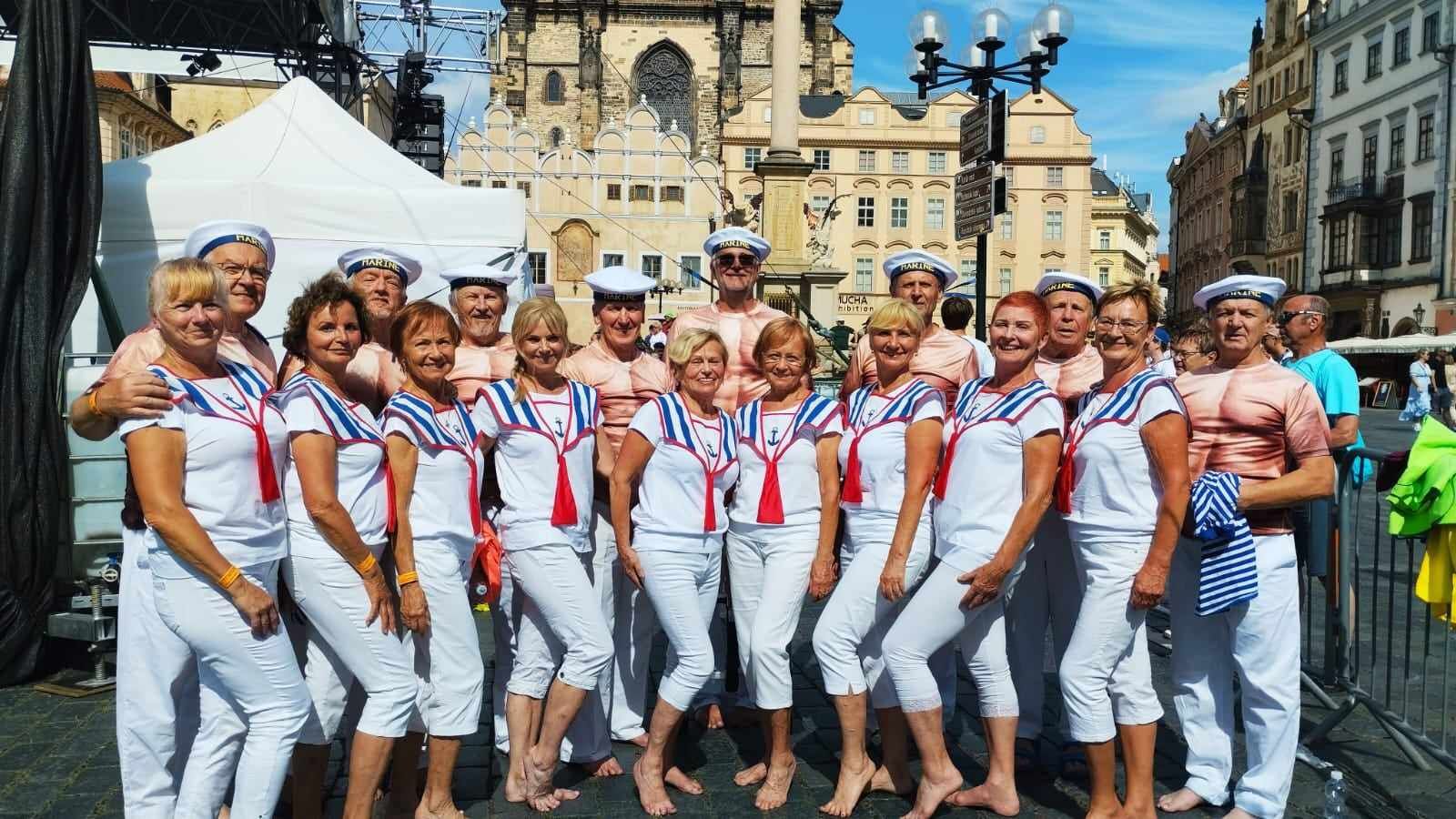 Pestrá vystoupení cvičenců a cvičenek České asociace Sport pro všechny na XVII. všesokolském sletu
