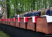 Ceremonia pogrzebowa żołnierzy NSZ ze Zgrupowania kpt. Henryka Flamego „Bartka”