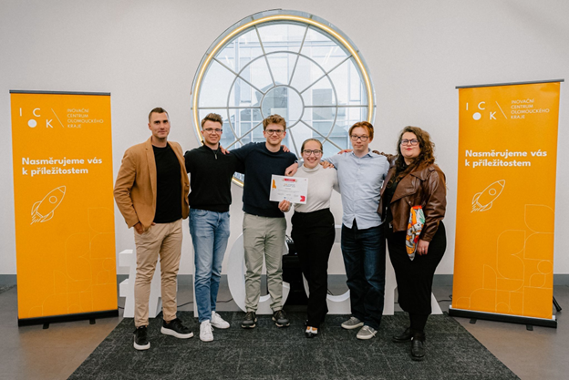 Od regionálních projektů do hledáčku investorů. Finále ICOK Startup Academy ovládla umělá inteligence a startup NOMOX