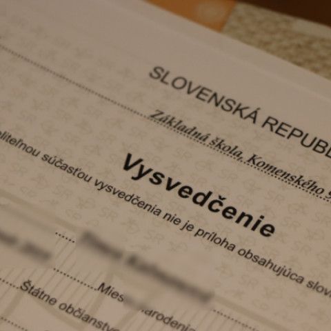 Školákom dnes začínajú prázdniny