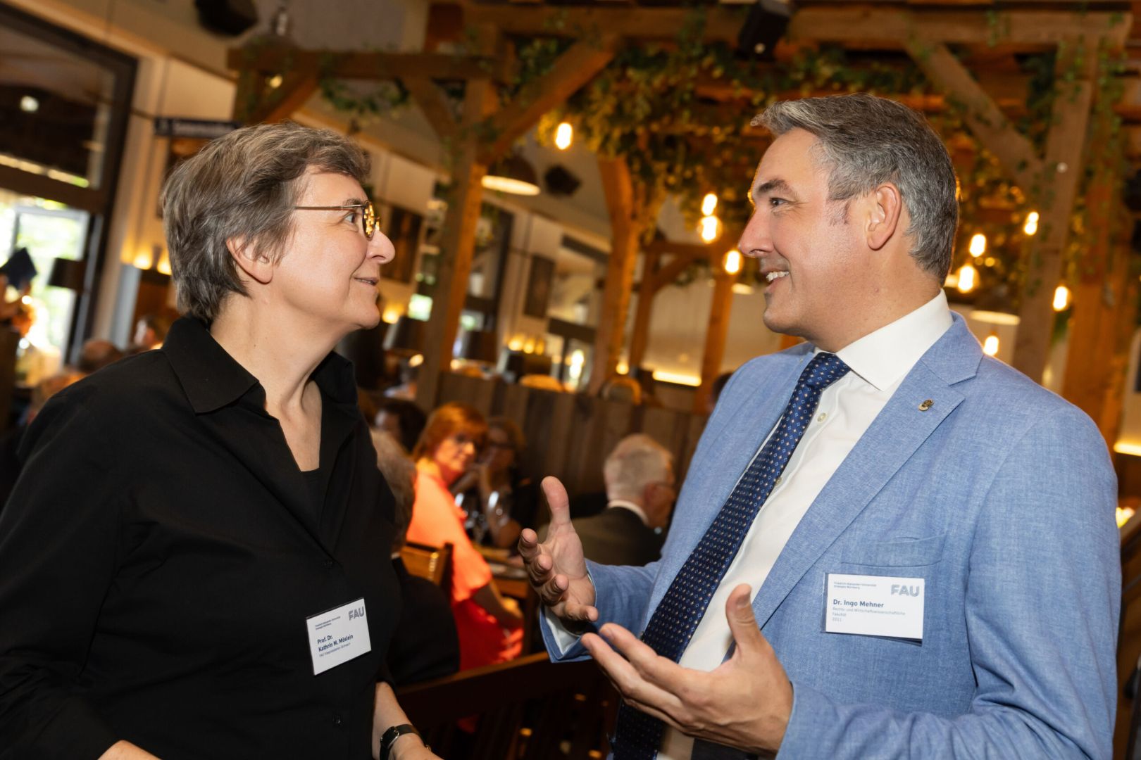 Alumni im Mittelpunkt: Erfolge feiern – Generationen verbinden.
