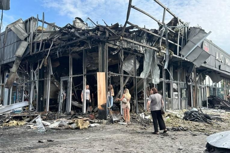 Ukraine : MSF prend en charge plus de 60 patients suite à une attaque de drones contre un centre commercial
