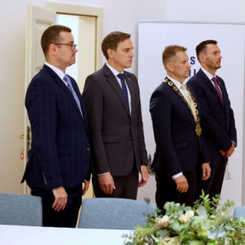 Slávnostné zastupiteľstvo vzdalo poctu Jánovi Petrovi a Miloslavovi Chomovi