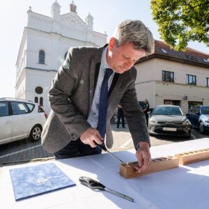 Nezabudnutí susedia: spomienka na obete holokaustu a rasového násilia