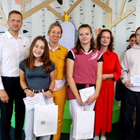 Dobšinského rozprávka Myšacia bundička ožila v 152 detských obrázkoch
