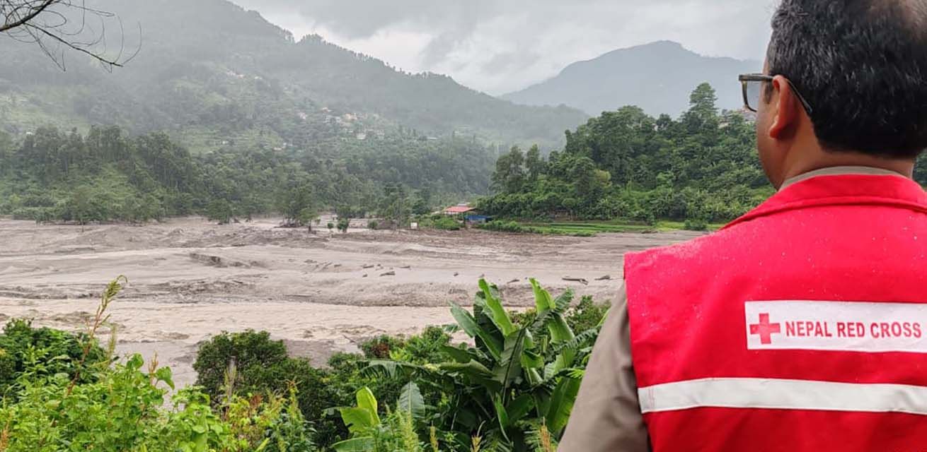 Verwoestende overstroming in Nepal: getroffen gebieden nauwelijks bereikbaar