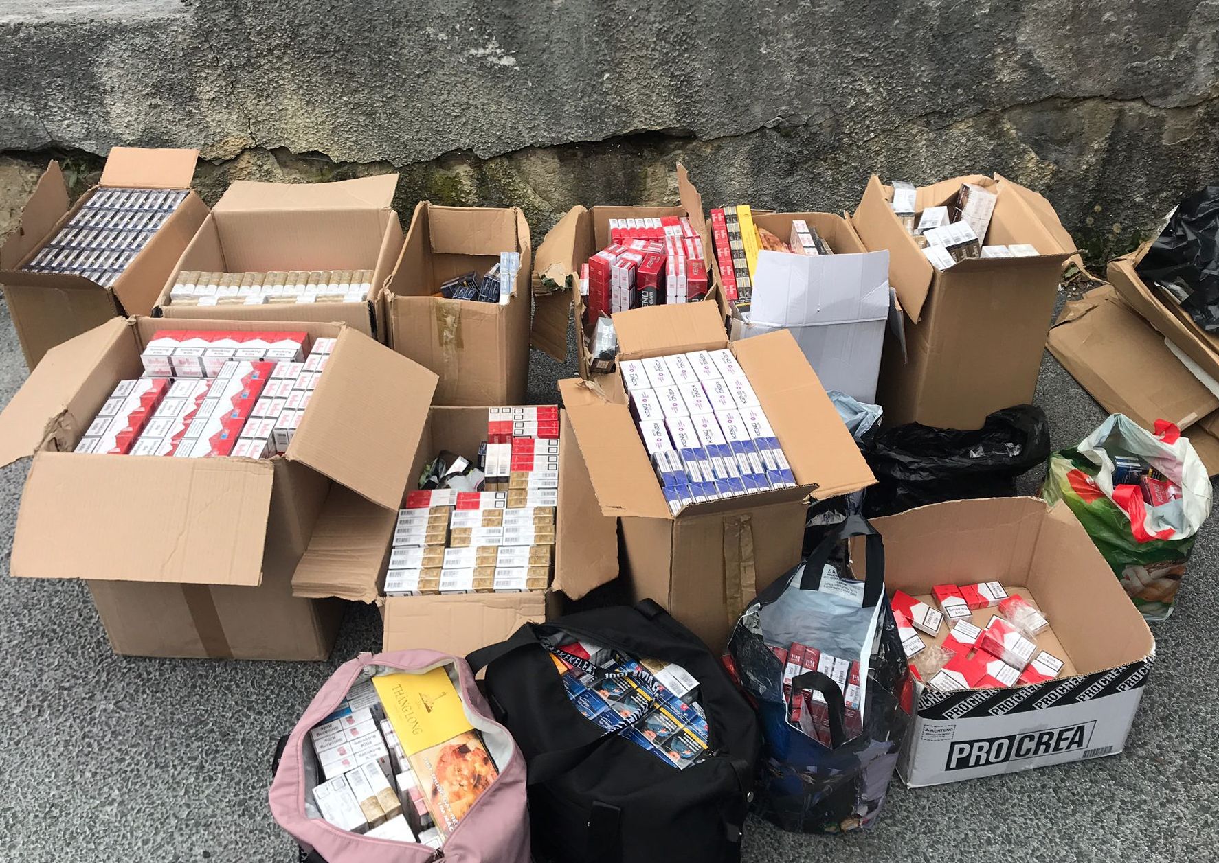 Na Karlovarsku zajistili celníci cigarety za více než tři miliony korun