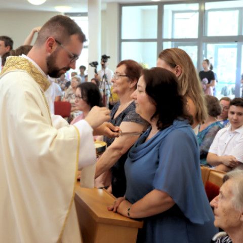 Novokňaz Jakub Jurkovič slávil v Senici primičnú svätú omšu
