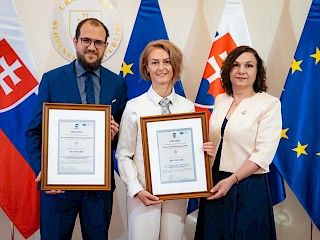 Úrad vlády SR úspešne obhájil certifikát STN ISO 37001:2026