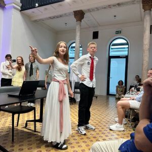 Súkromná ZŠ v skvelej adaptácii Čapkovho diela RUR