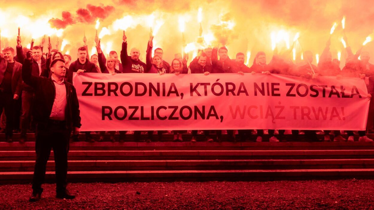 Sławomir Mentzen w Domostawie oddał hołd ofiarom ukraińskiego ludobójstwa