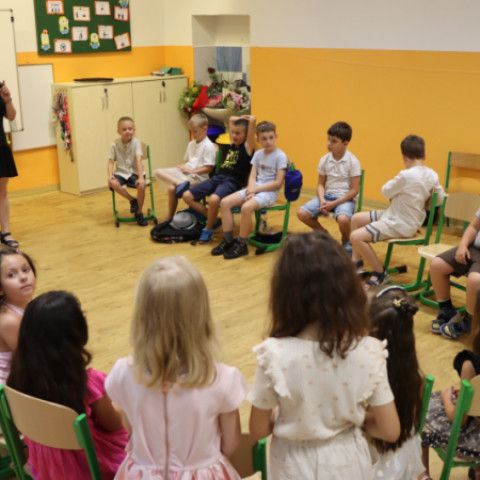 Školákom dnes začínajú prázdniny