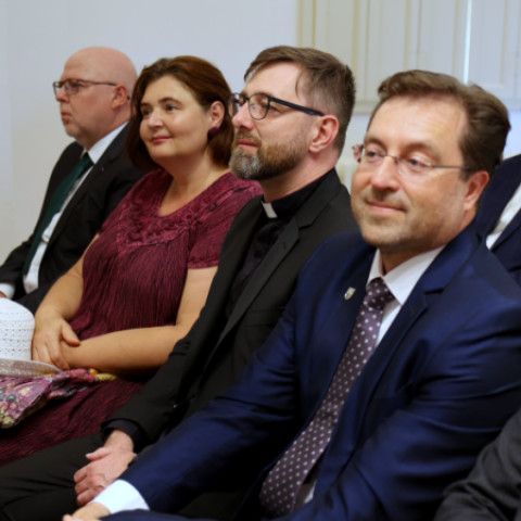 Slávnostné zastupiteľstvo vzdalo poctu Jánovi Petrovi a Miloslavovi Chomovi