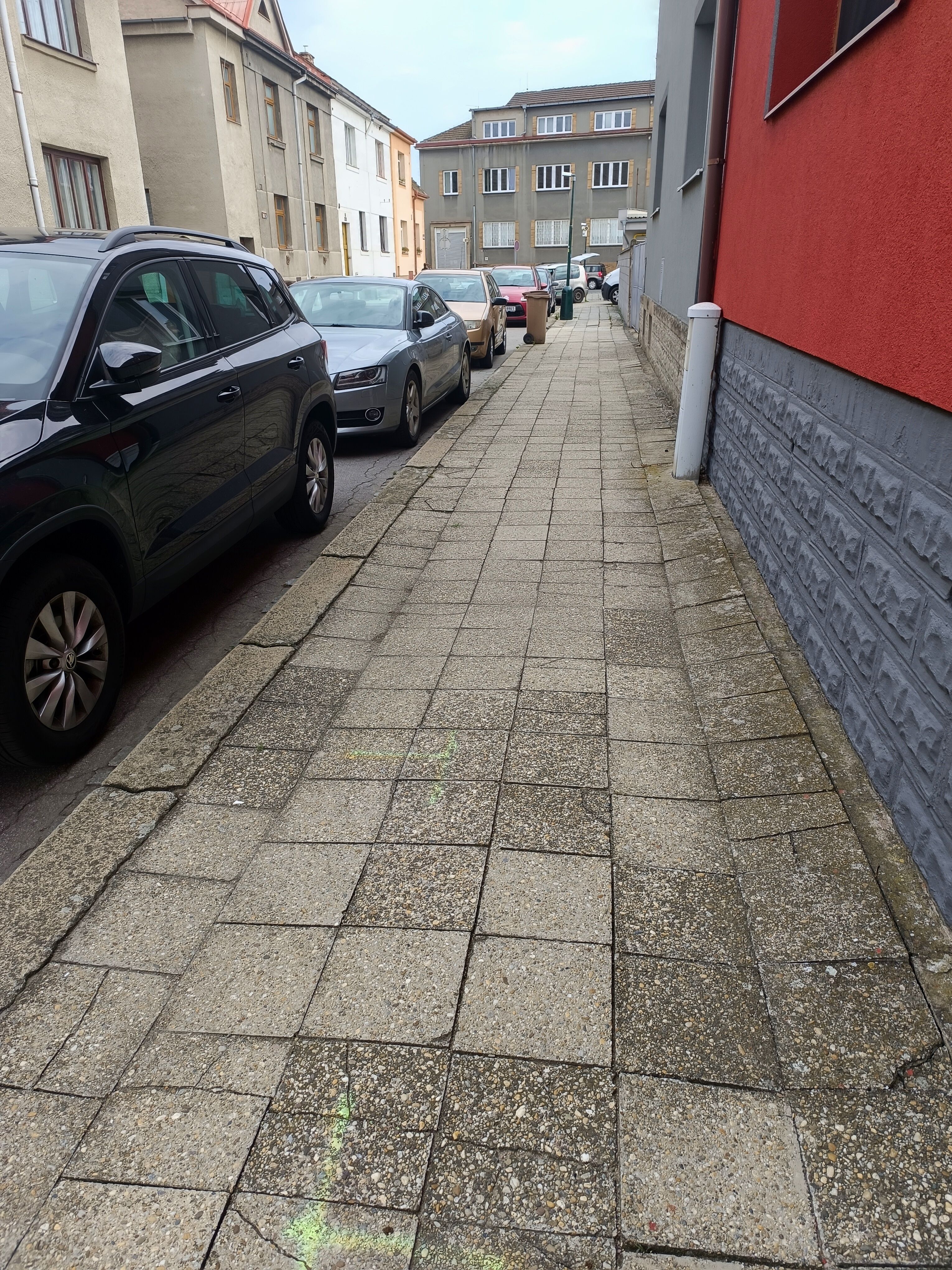 Celá ulice Boženy Němcové bude mít nový povrch