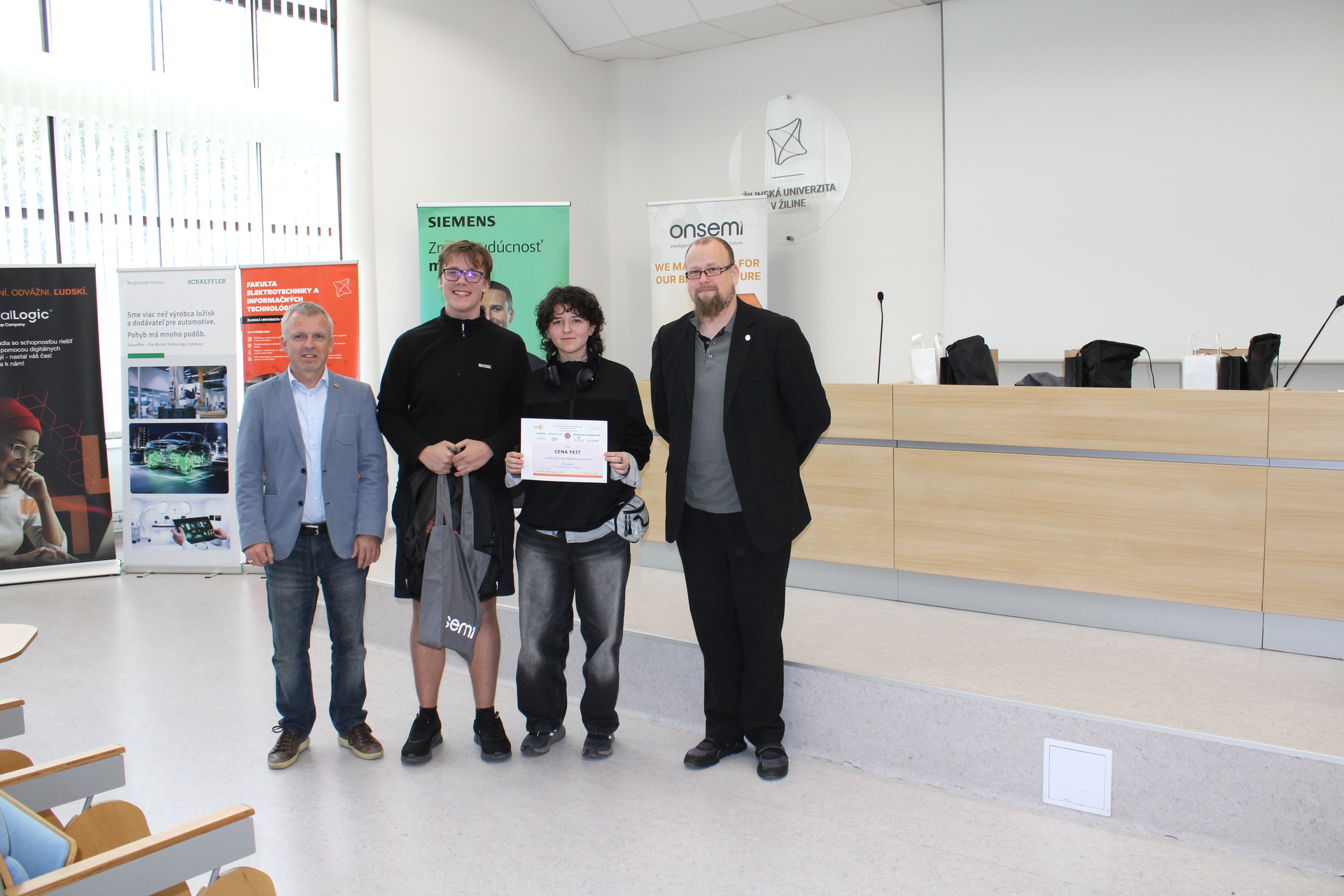 Autonómny robot ovládaný AI sa stal víťazným projektom Technickej myšlienky roka 2026 na UNIZA