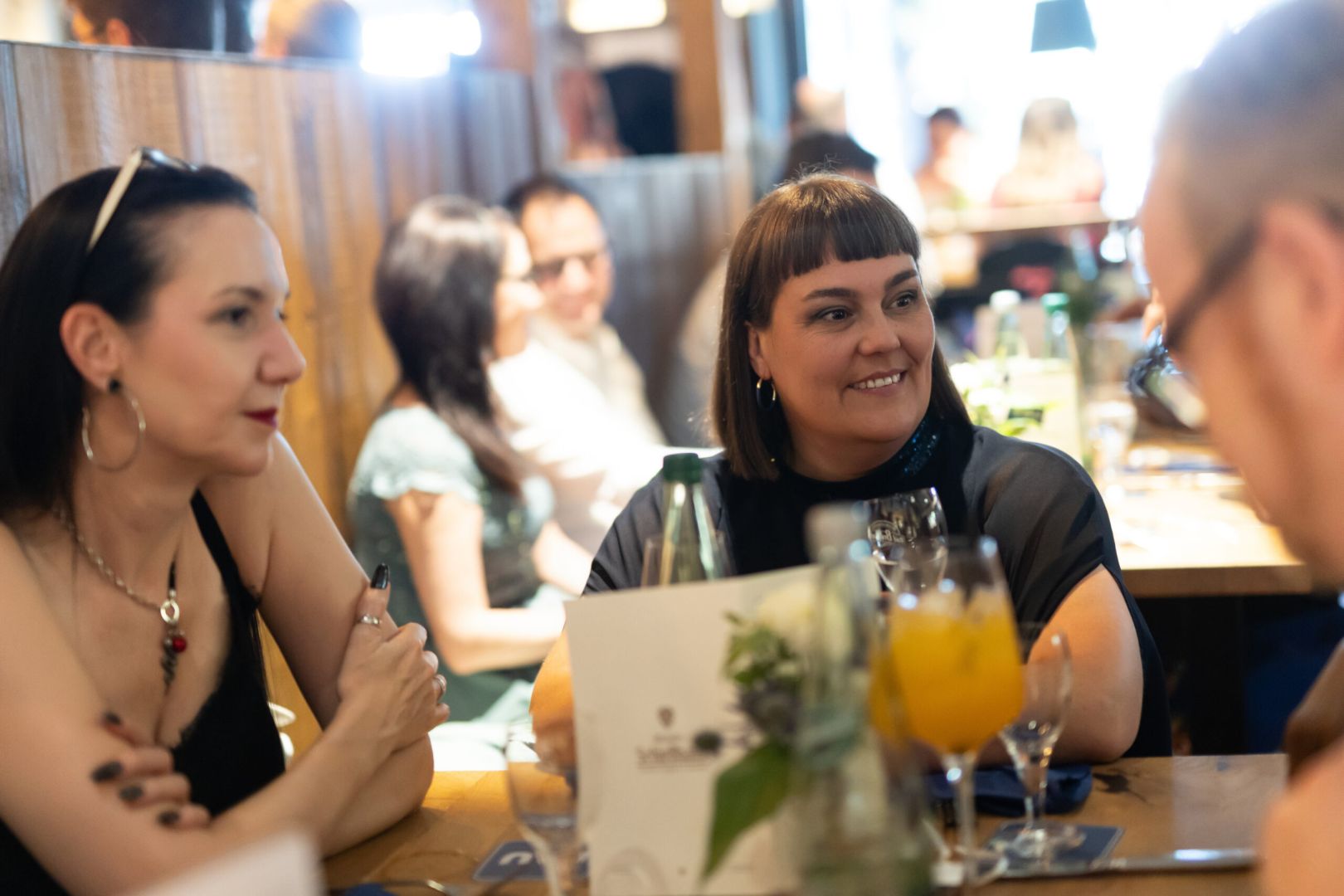 Alumni im Mittelpunkt: Erfolge feiern – Generationen verbinden.