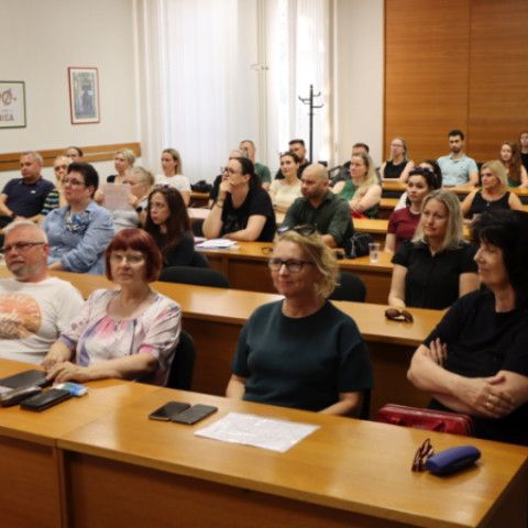 Rodičia sa zapojili do diskusie o budúcnosti škôlok v Senici
