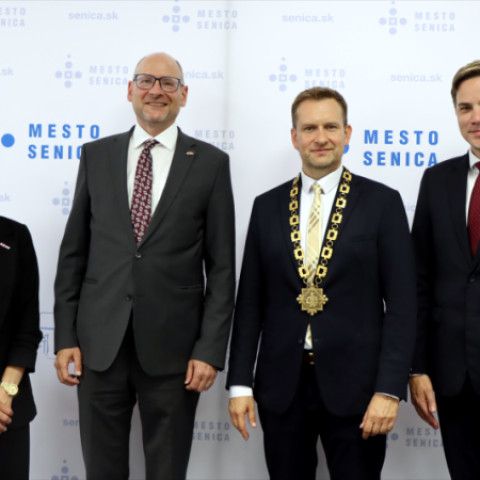 Švajčiarsky veľvyslanec Peter Nelson sa rozlúčil so Senicou pred odchodom na nové pôsobisko