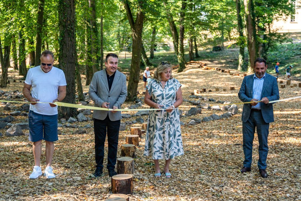 V PARKU V ŽIARI NAD HRONOM PRIBUDLO ZÁŽITKOVÉ BLUDISKO