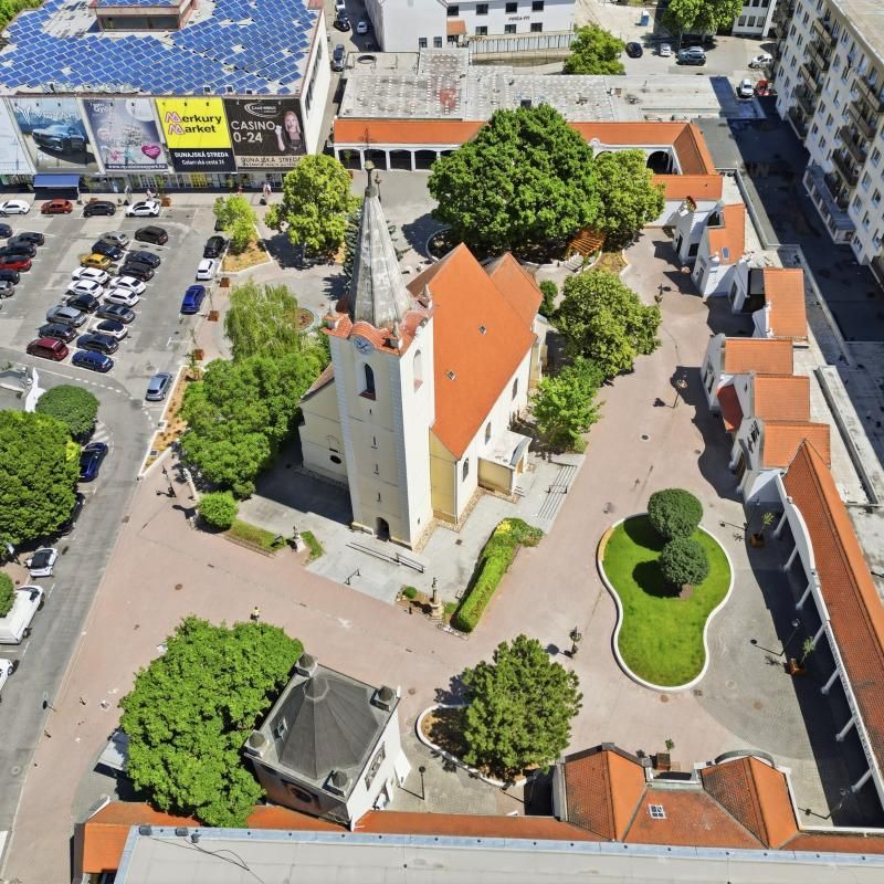 Megújult a Vámbéry tér
