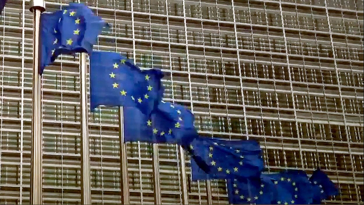Unijni urzędnicy nie chcą Europy Suwerennych Narodów