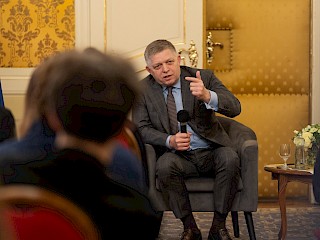 Robert Fico dnes so študentmi diskutoval priamo na Úrade vlády SR